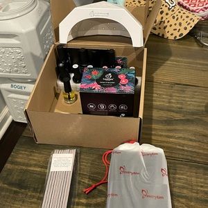 Shellac/Gel manicure UV light & nail set